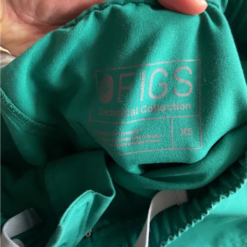 Figs Men's Cargo Pants in Forest Green